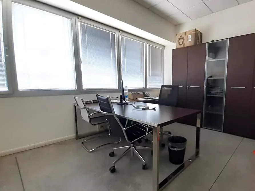 Immagine 30 di Ufficio in vendita  a Pontedera