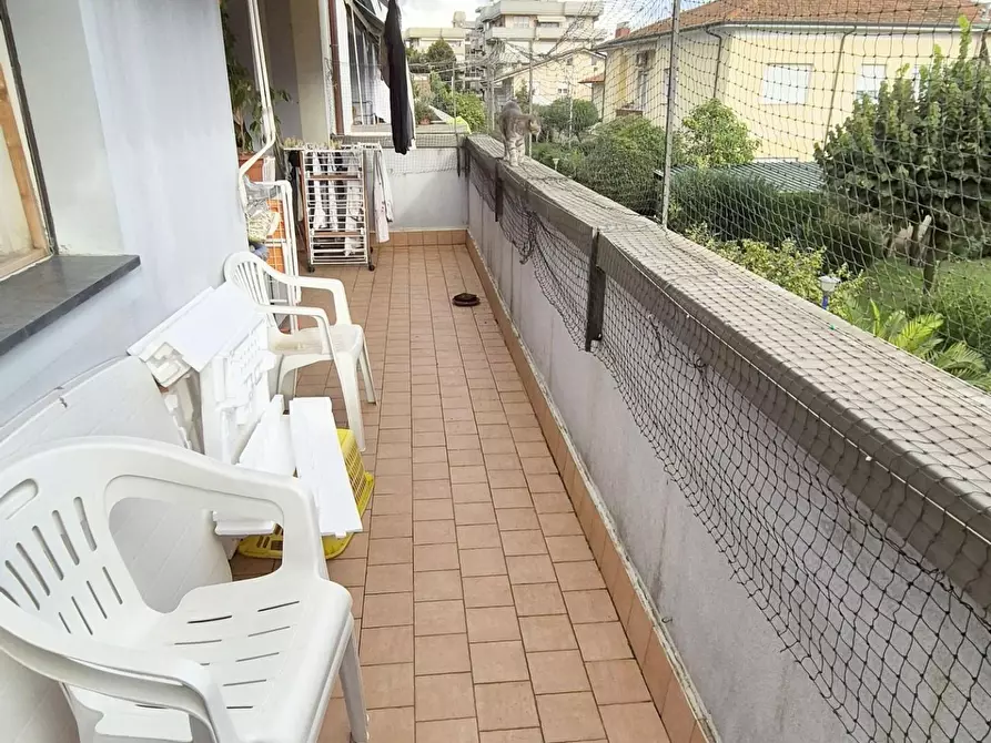 Immagine 12 di Appartamento in vendita  a Viareggio