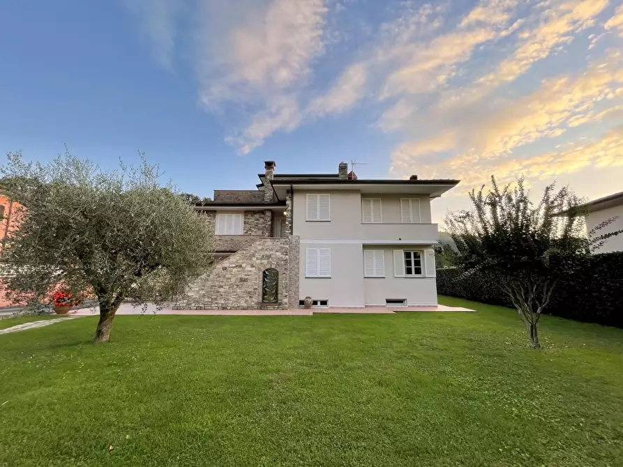 Immagine 67 di Casa indipendente in vendita  a Camaiore