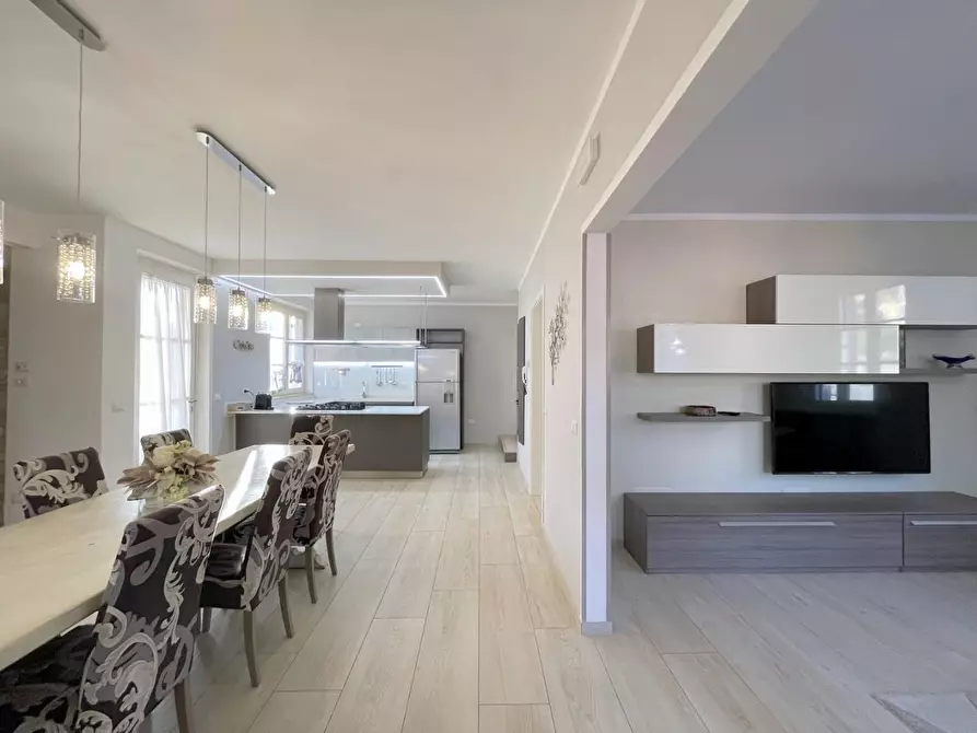 Immagine 9 di Casa indipendente in vendita  a Camaiore