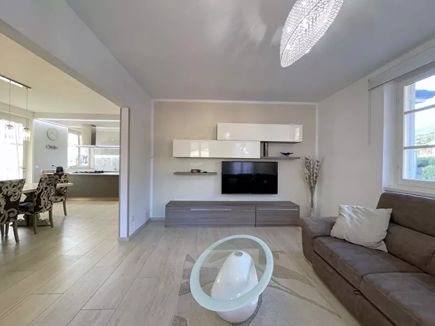 Immagine 14 di Casa indipendente in vendita  a Camaiore