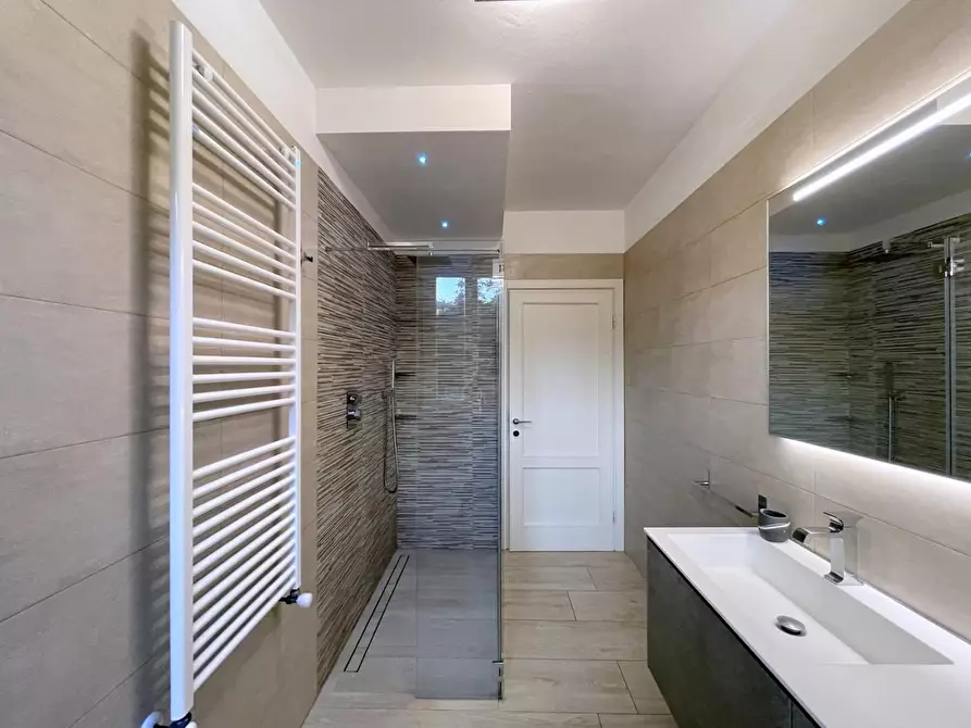 Immagine 50 di Casa indipendente in vendita  a Camaiore