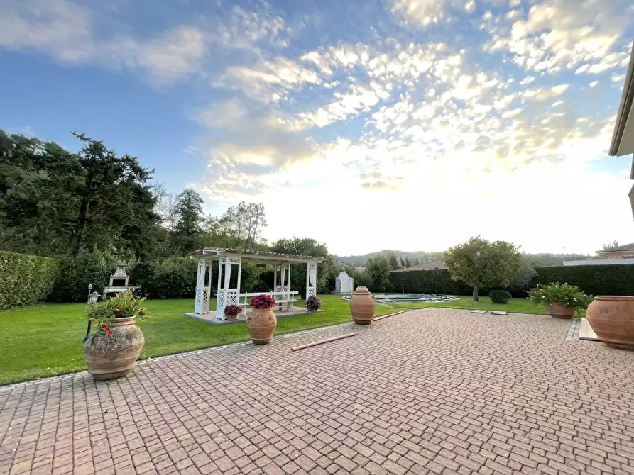 Immagine 70 di Casa indipendente in vendita  a Camaiore