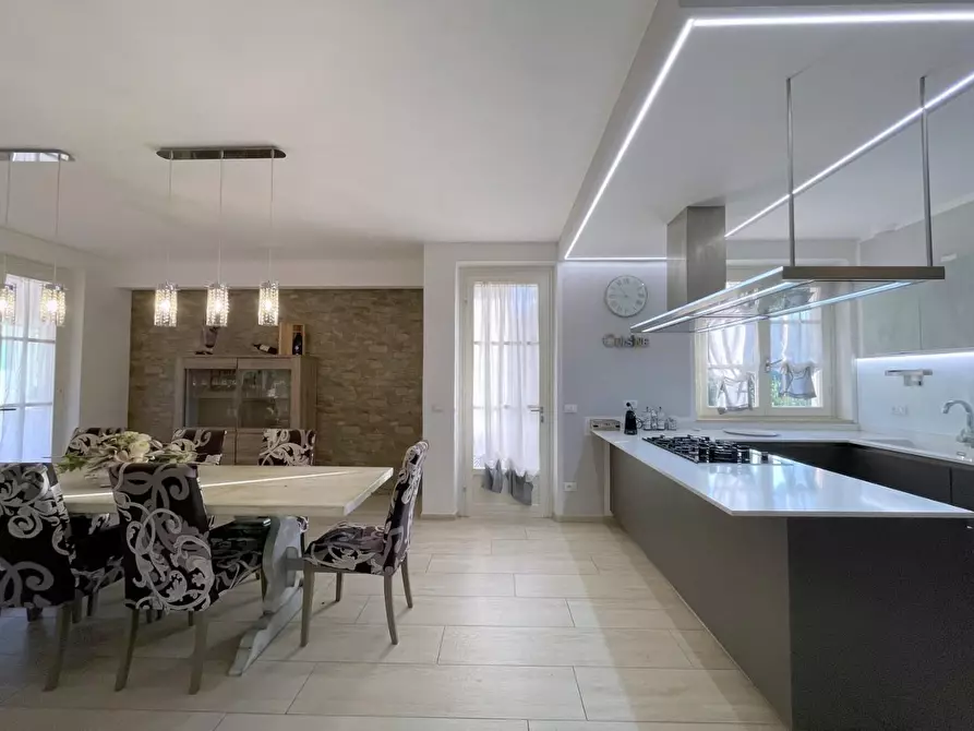 Immagine 3 di Casa indipendente in vendita  a Camaiore