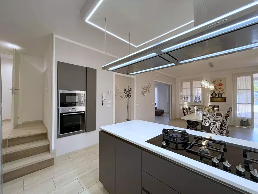 Immagine 21 di Casa indipendente in vendita  a Camaiore