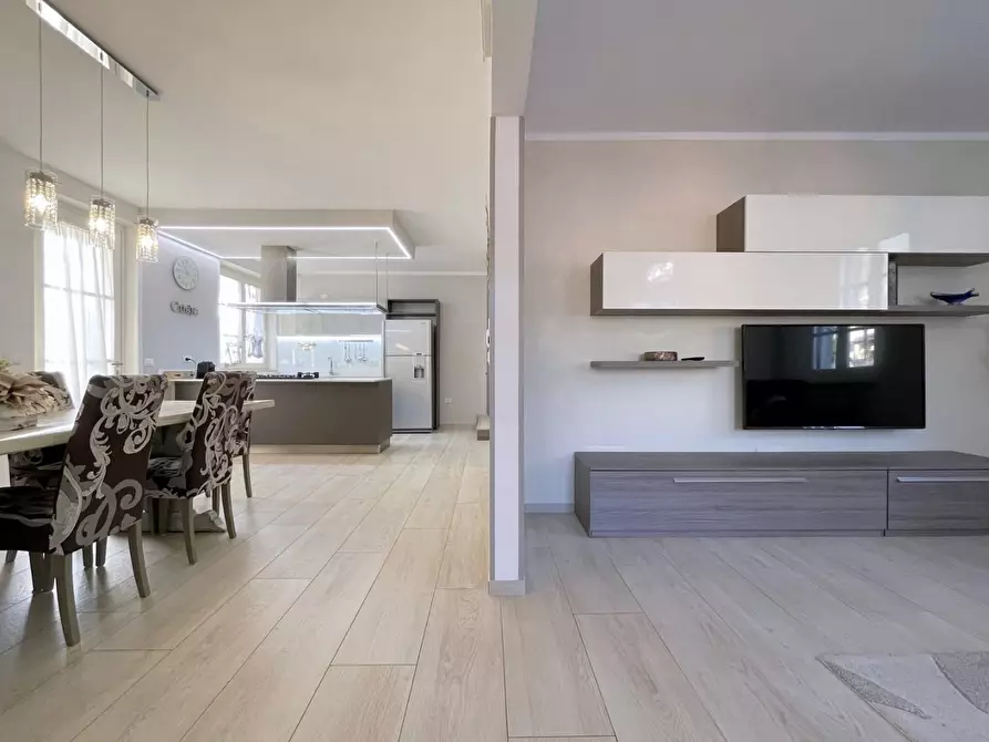 Immagine 15 di Casa indipendente in vendita  a Camaiore