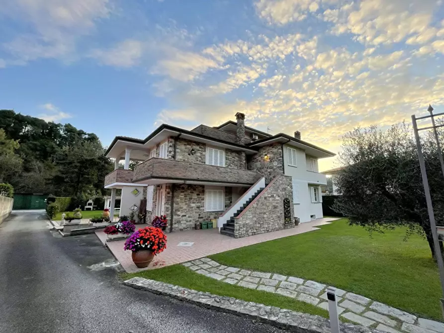 Immagine 65 di Casa indipendente in vendita  a Camaiore