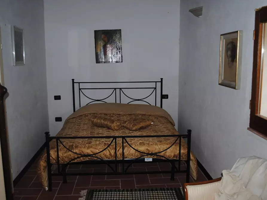 Immagine 41 di Casa colonica in vendita  a Pescia