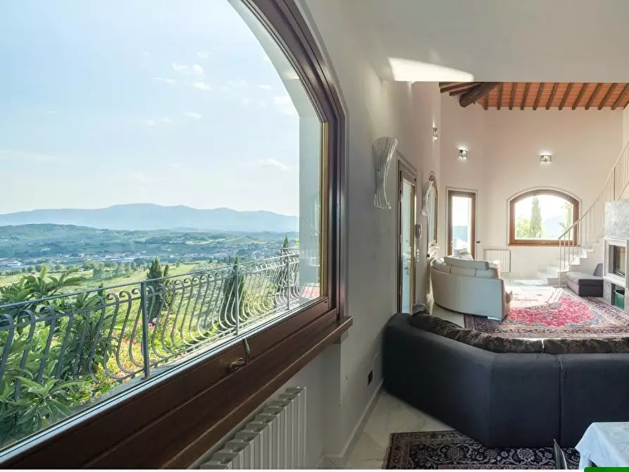 Immagine 23 di Casa colonica in vendita  a Pescia