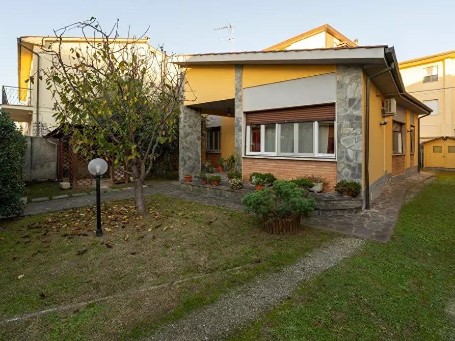 Immagine 1 di Villa in vendita  a Ponsacco