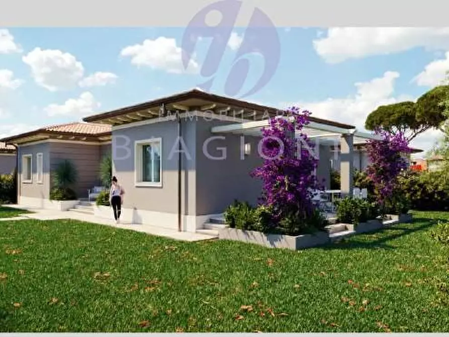 Immagine 5 di Villa in vendita  a Pietrasanta