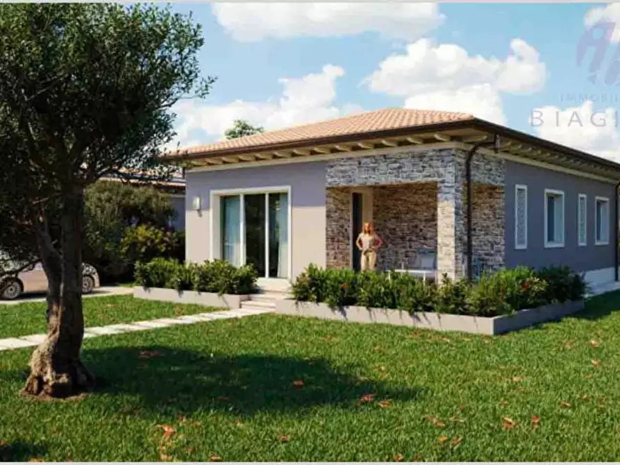 Immagine 3 di Villa in vendita  a Pietrasanta