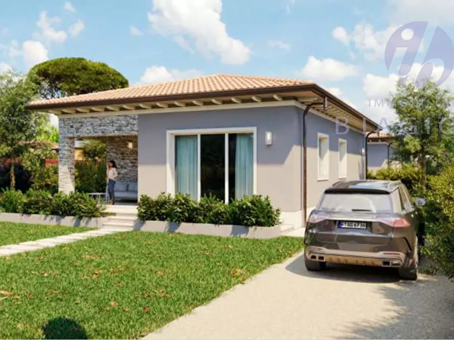 Immagine 6 di Villa in vendita  a Pietrasanta