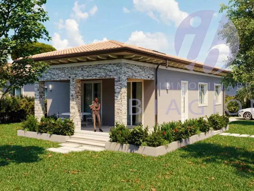 Immagine 8 di Villa in vendita  a Pietrasanta