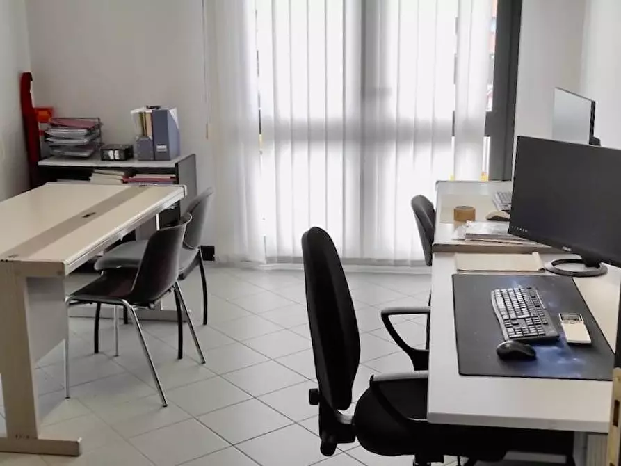 Immagine 2 di Ufficio in vendita  a San Giuliano Terme
