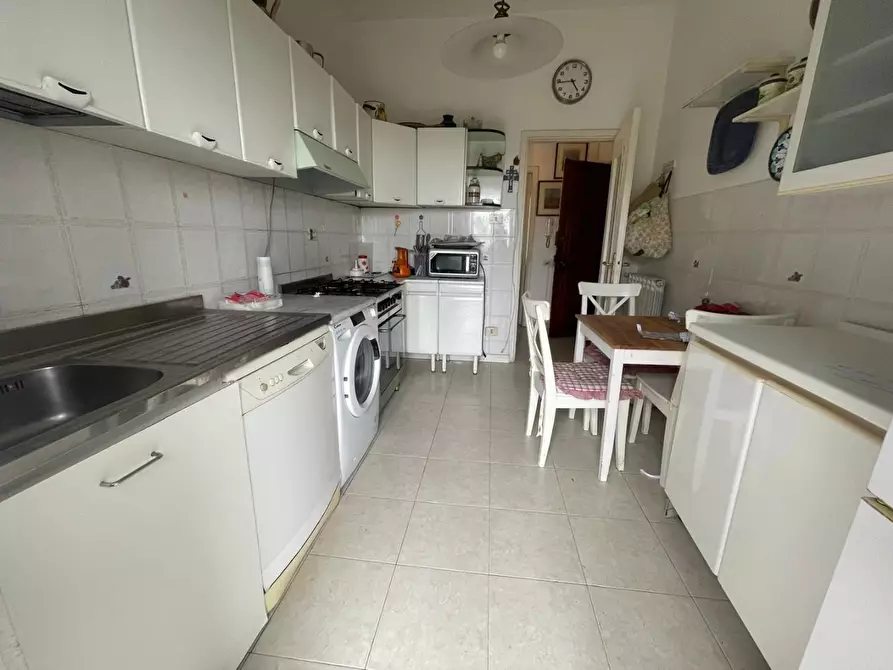 Immagine 5 di Appartamento in vendita  a Carrara