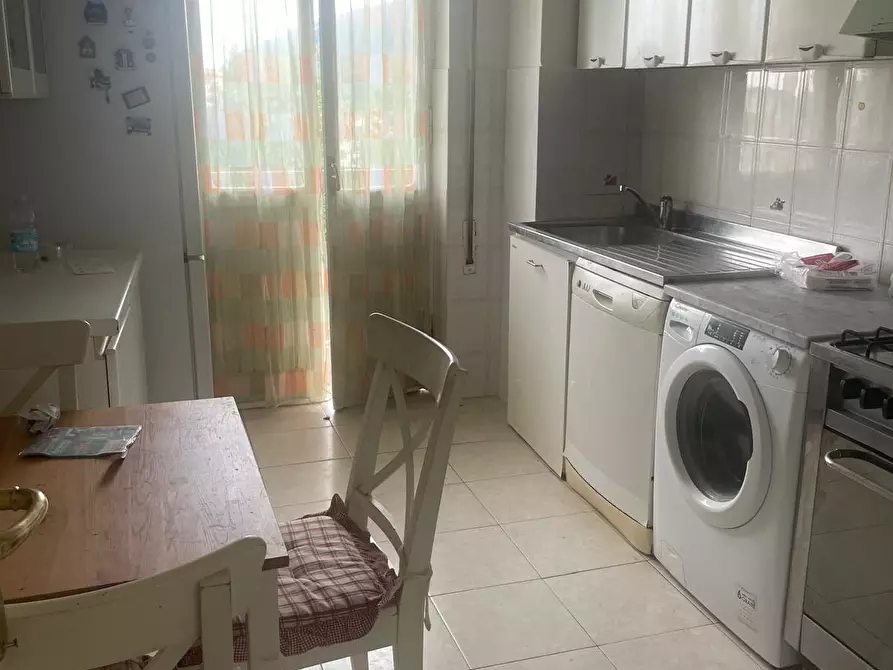 Immagine 2 di Appartamento in vendita  a Carrara