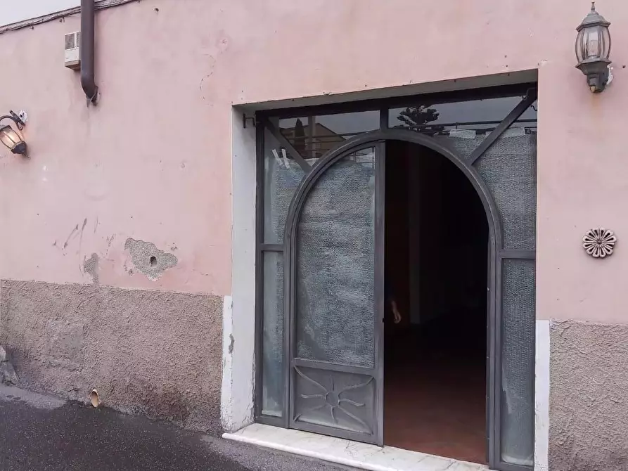 Immagine 4 di Locale commerciale in vendita  a Massa