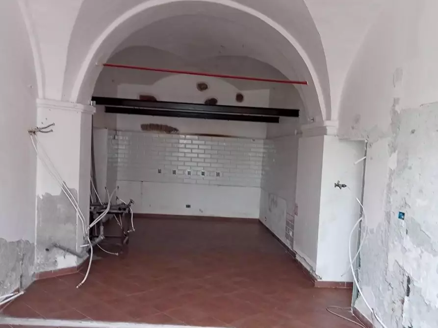 Immagine 3 di Locale commerciale in vendita  a Massa