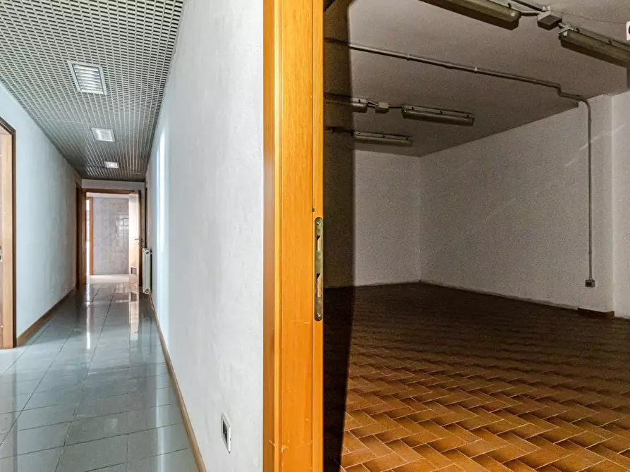 Immagine 15 di Ufficio in affitto  a Santa Croce Sull'arno