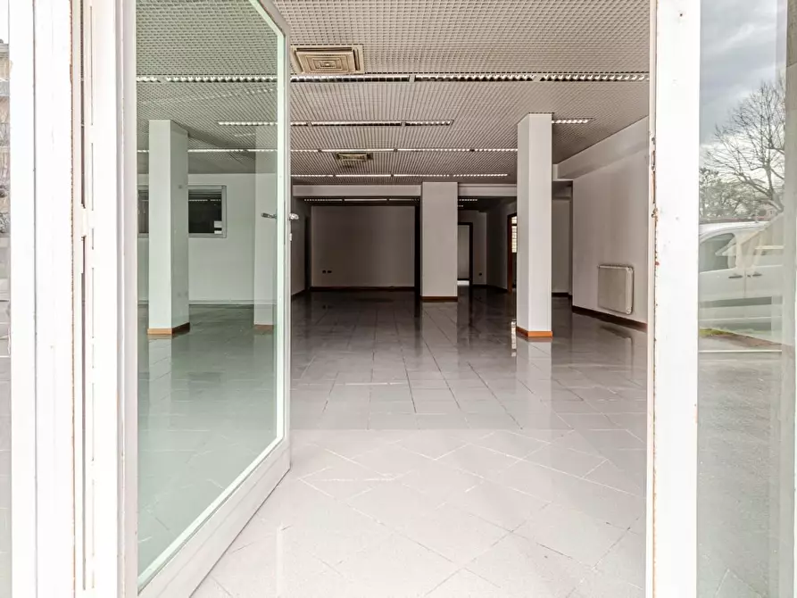 Immagine 10 di Ufficio in affitto  a Santa Croce Sull'arno