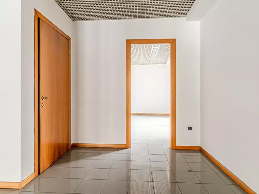 Immagine 12 di Ufficio in affitto  a Santa Croce Sull'arno