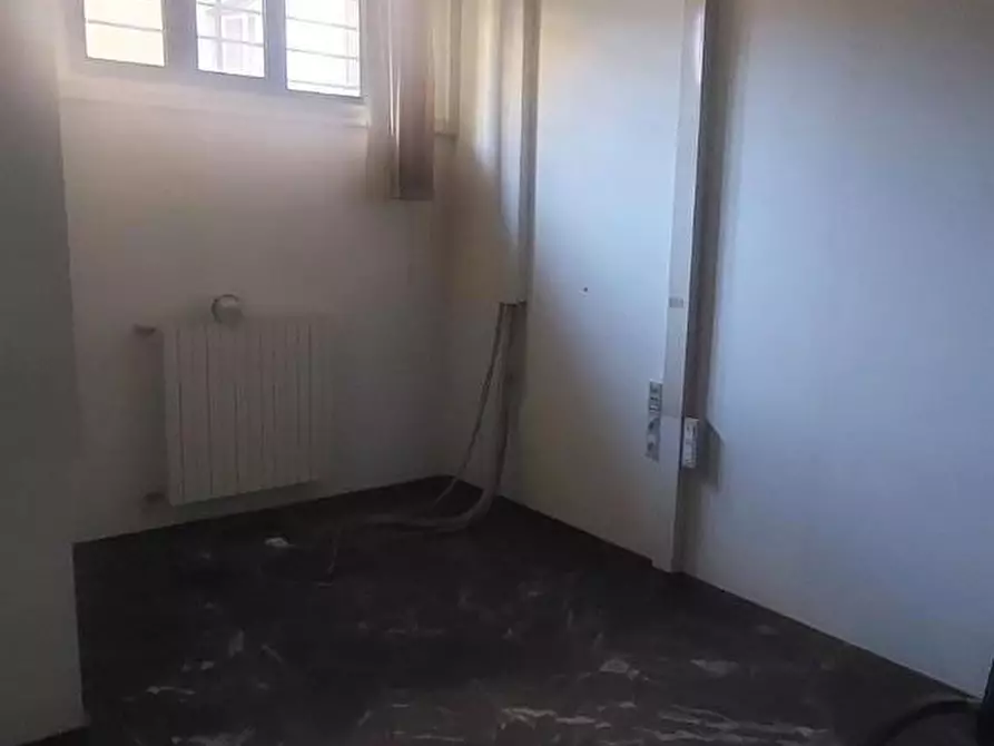 Immagine 3 di Appartamento in vendita  a Carrara