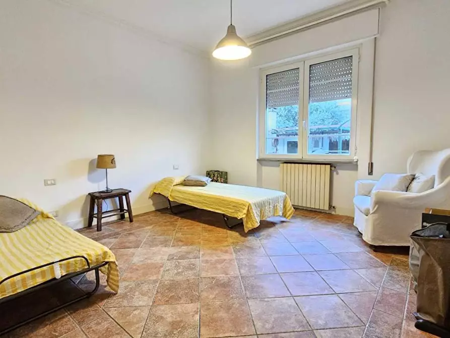 Immagine 11 di Appartamento in vendita  a Massa