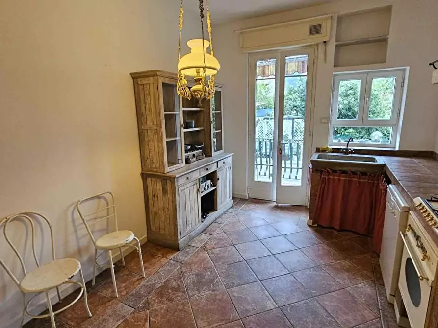 Immagine 2 di Appartamento in vendita  a Massa