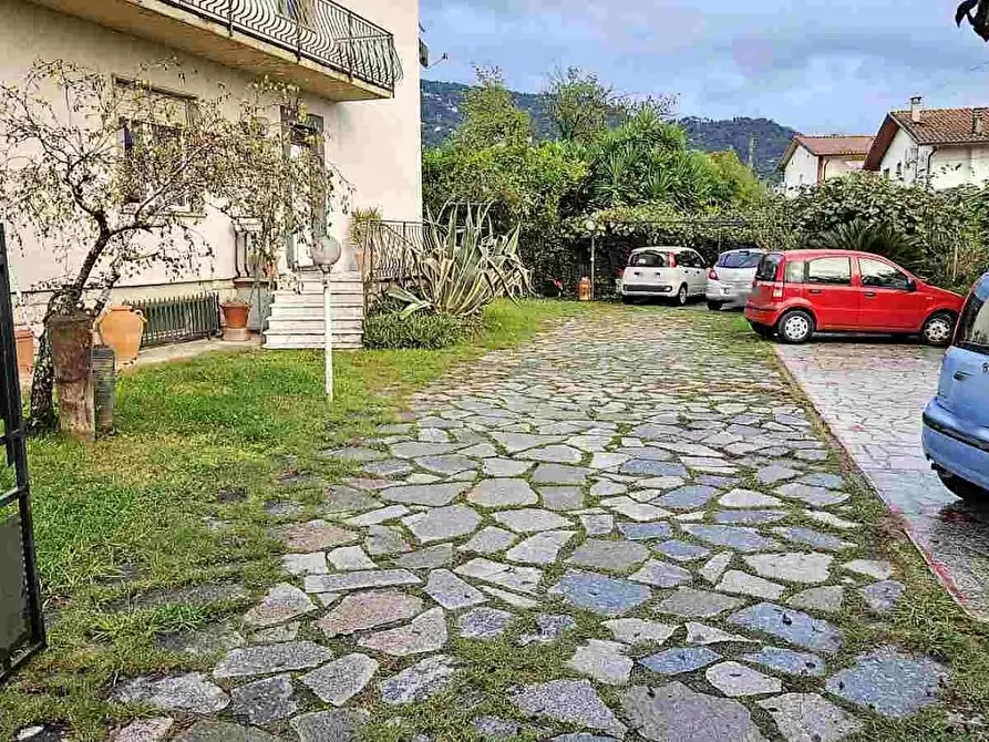 Immagine 21 di Appartamento in vendita  a Massa