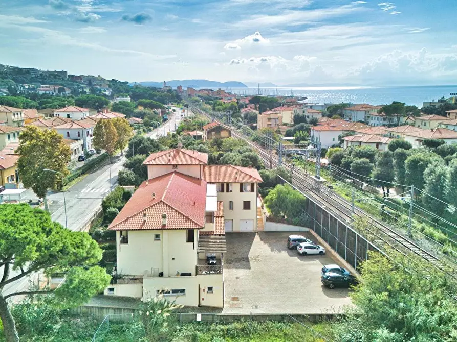 Immagine 31 di Appartamento in vendita  a San Vincenzo