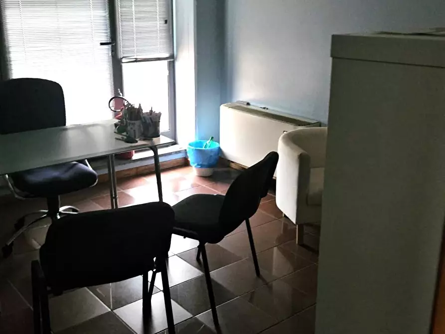 Immagine 12 di Ufficio in affitto  a Lucca