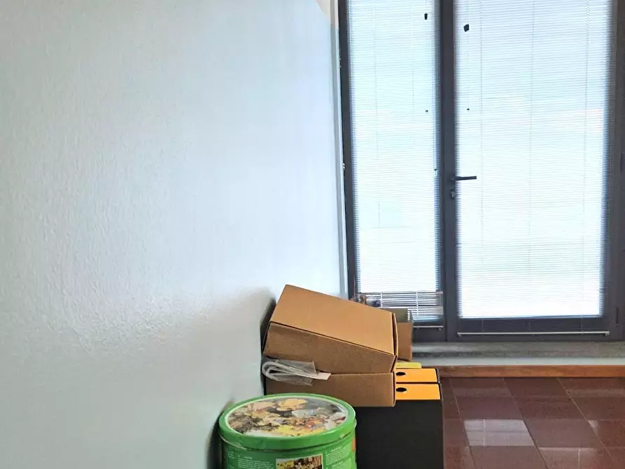 Immagine 16 di Ufficio in affitto  a Lucca