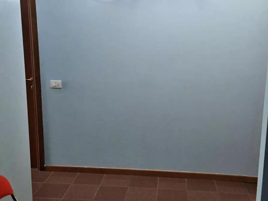 Immagine 2 di Ufficio in affitto  a Lucca
