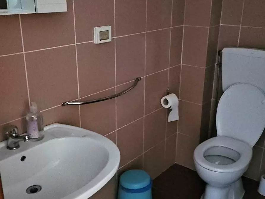 Immagine 11 di Ufficio in affitto  a Lucca