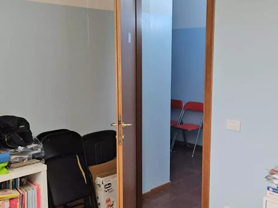 Immagine 4 di Ufficio in affitto  a Lucca