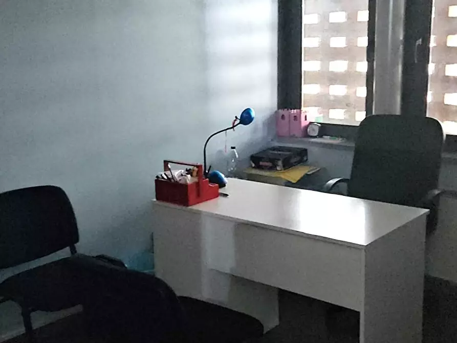 Immagine 7 di Ufficio in affitto  a Lucca