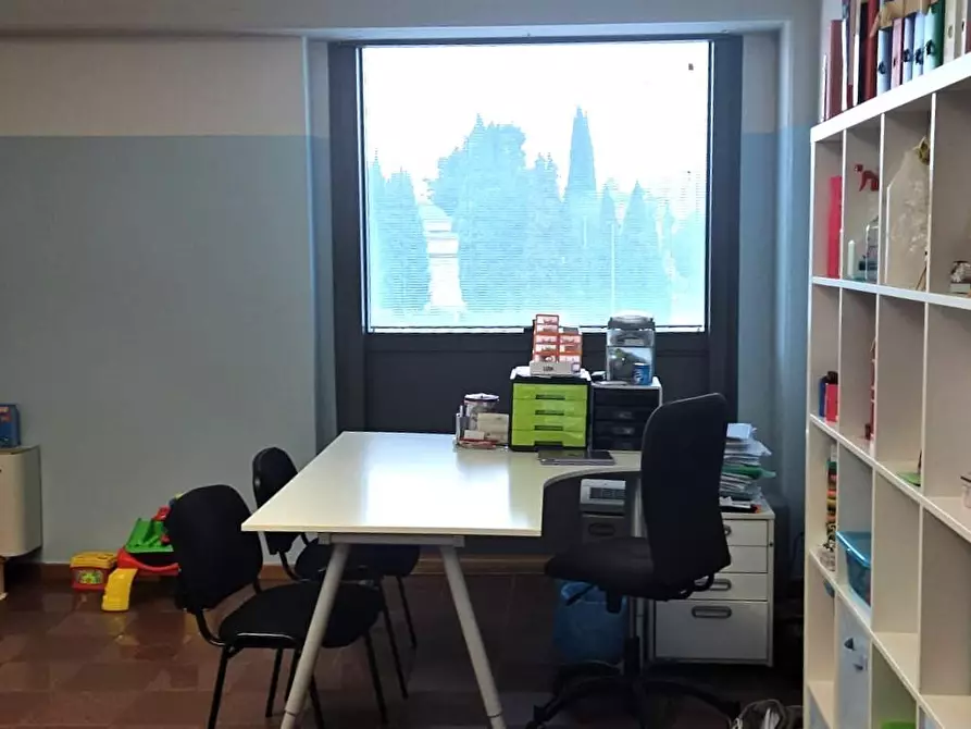 Immagine 18 di Ufficio in affitto  a Lucca