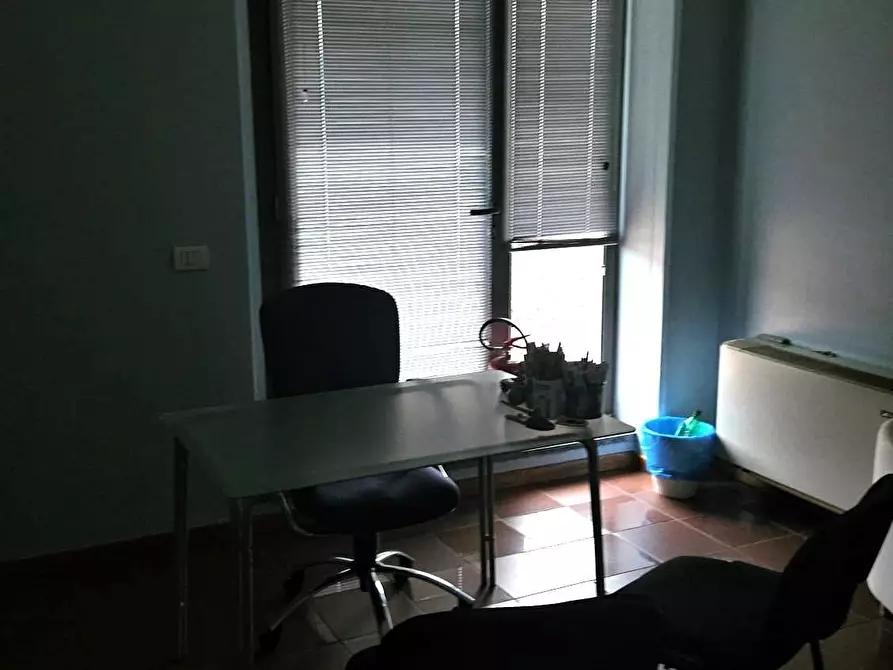 Immagine 17 di Ufficio in affitto  a Lucca