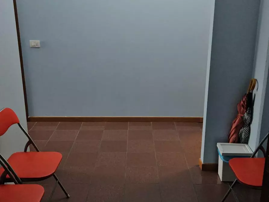 Immagine 9 di Ufficio in affitto  a Lucca