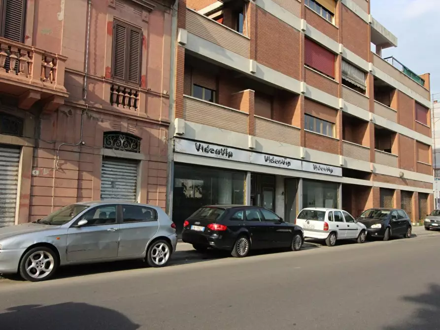 Immagine 9 di Locale commerciale in affitto  a Pontedera