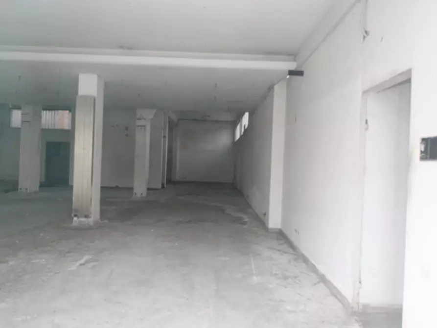 Immagine 5 di Locale commerciale in affitto  a Pontedera