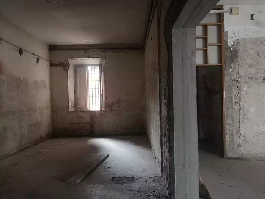 Immagine 9 di Locale commerciale in affitto  a Pontedera