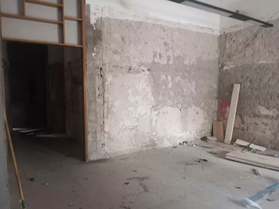 Immagine 4 di Locale commerciale in affitto  a Pontedera