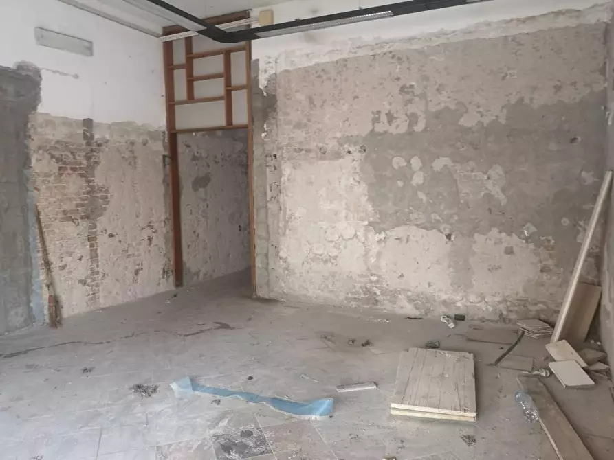 Immagine 16 di Locale commerciale in affitto  a Pontedera