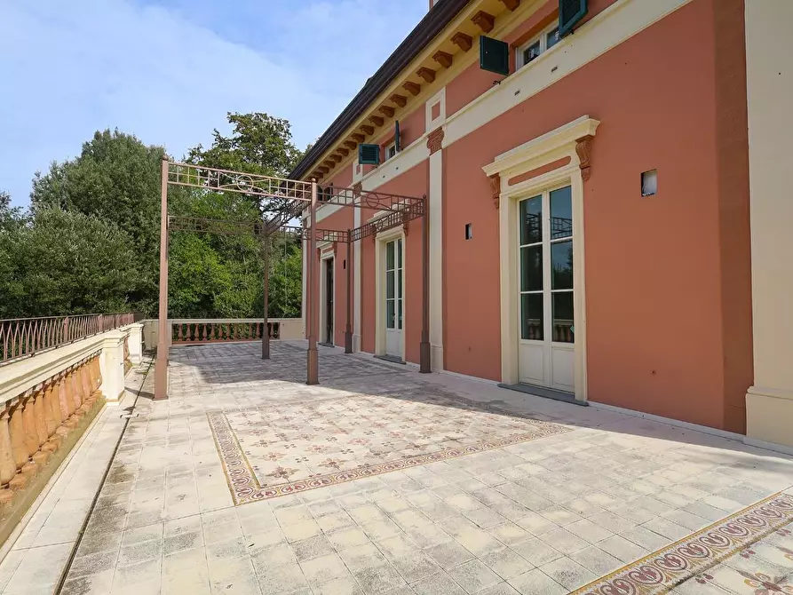 Immagine 7 di Villa in vendita  a Pisa