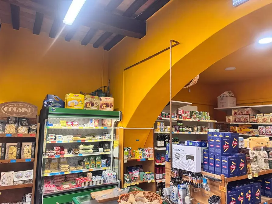 Immagine 2 di Alimentari in vendita  a Sovicille
