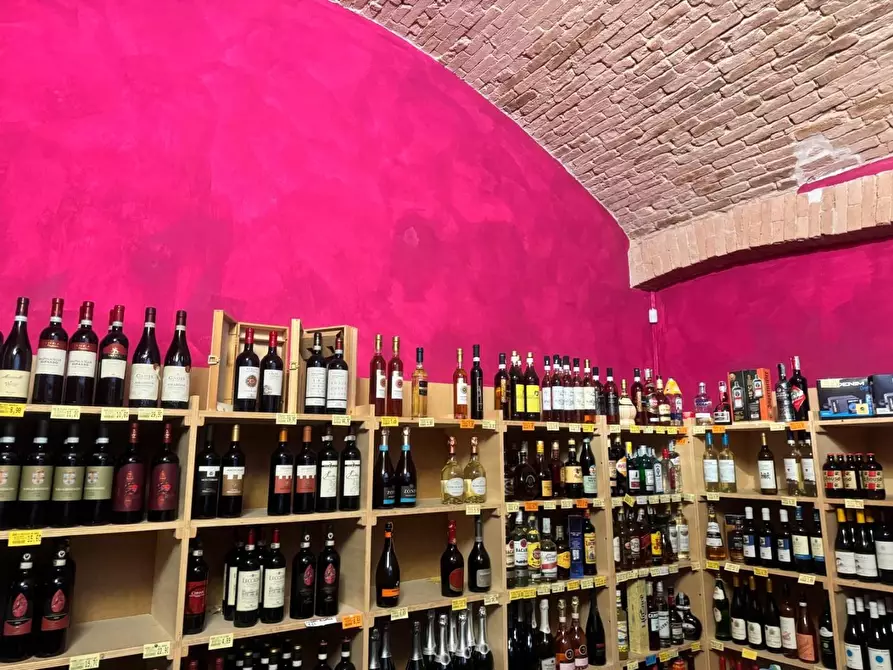 Immagine 3 di Alimentari in vendita  a Sovicille