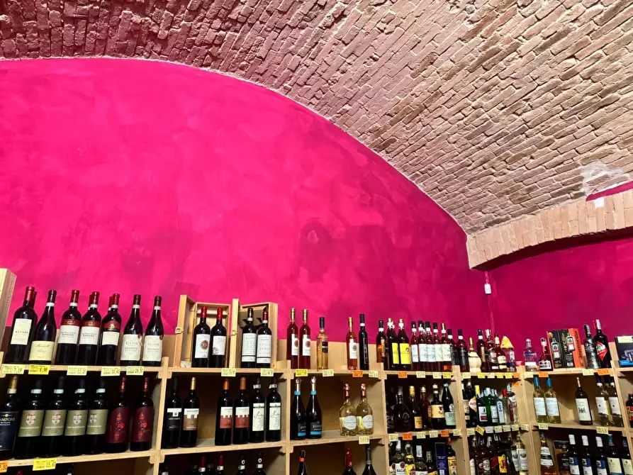 Immagine 5 di Alimentari in vendita  a Sovicille