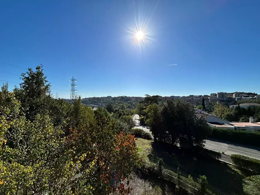 Immagine 4 di Appartamento in vendita  a Siena